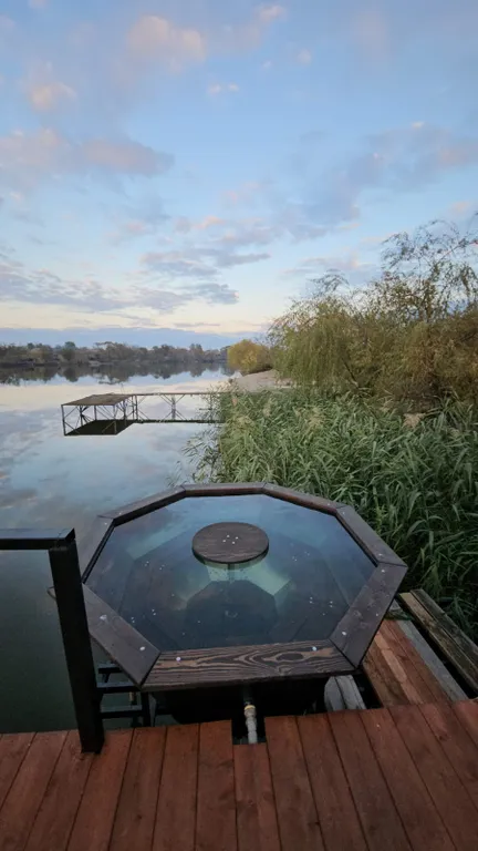 Коттедж Дом на берегу реки с беседкой, пирсом, мангал, купель с подогревом — Краснодар