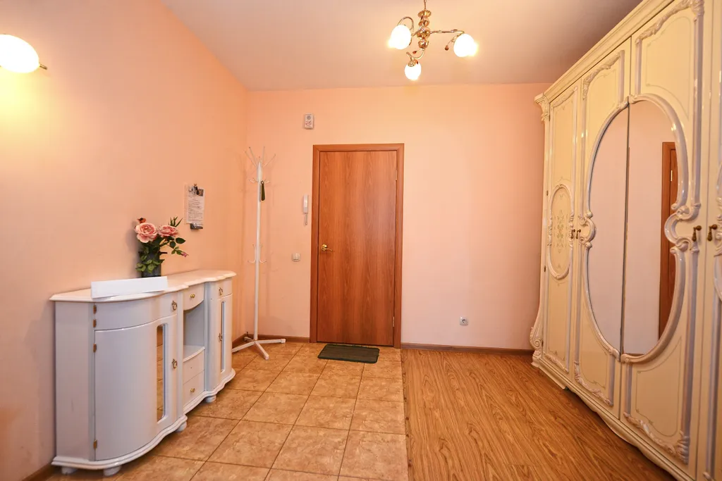 Просторный светлый апартамент с джакузи