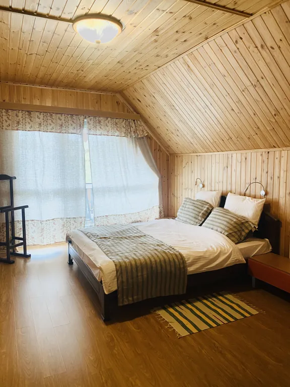 Русская усадьба, бревенчатый 2-х этажный дом с баней