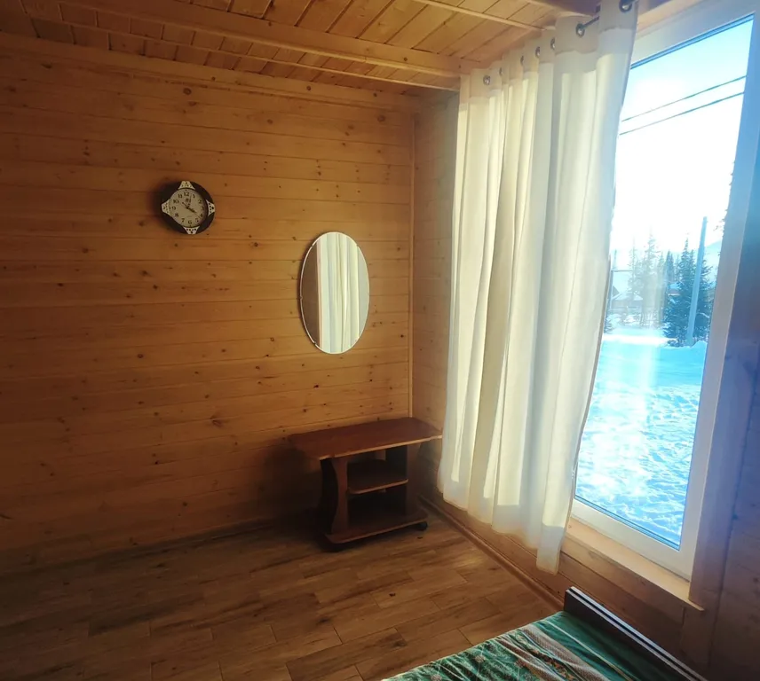 Коттедж Вместительный и уютный номер (весь первый этаж) — Шерегеш