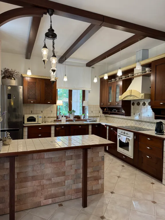 Вилла с бассейном