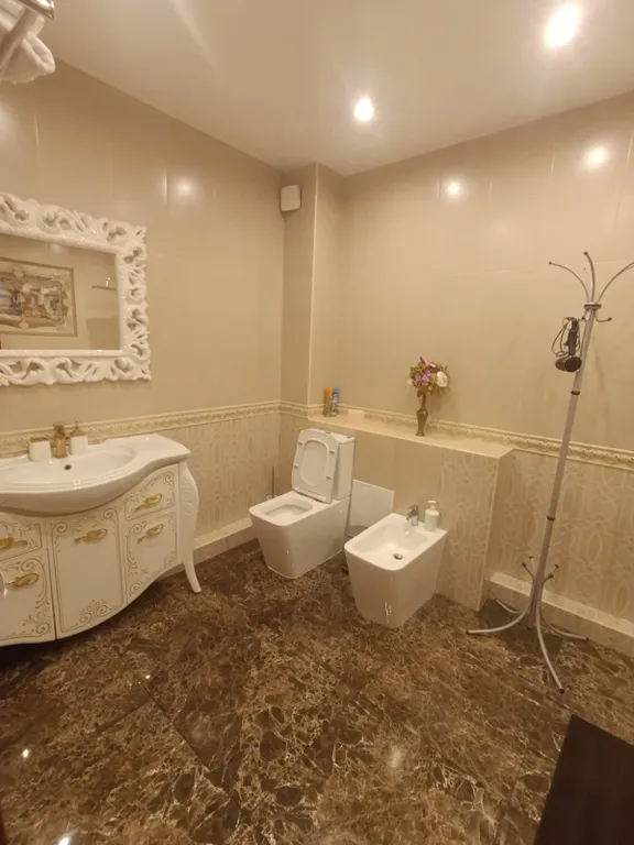 Дом на берегу пруда с камином, чаном и баней для большой компании