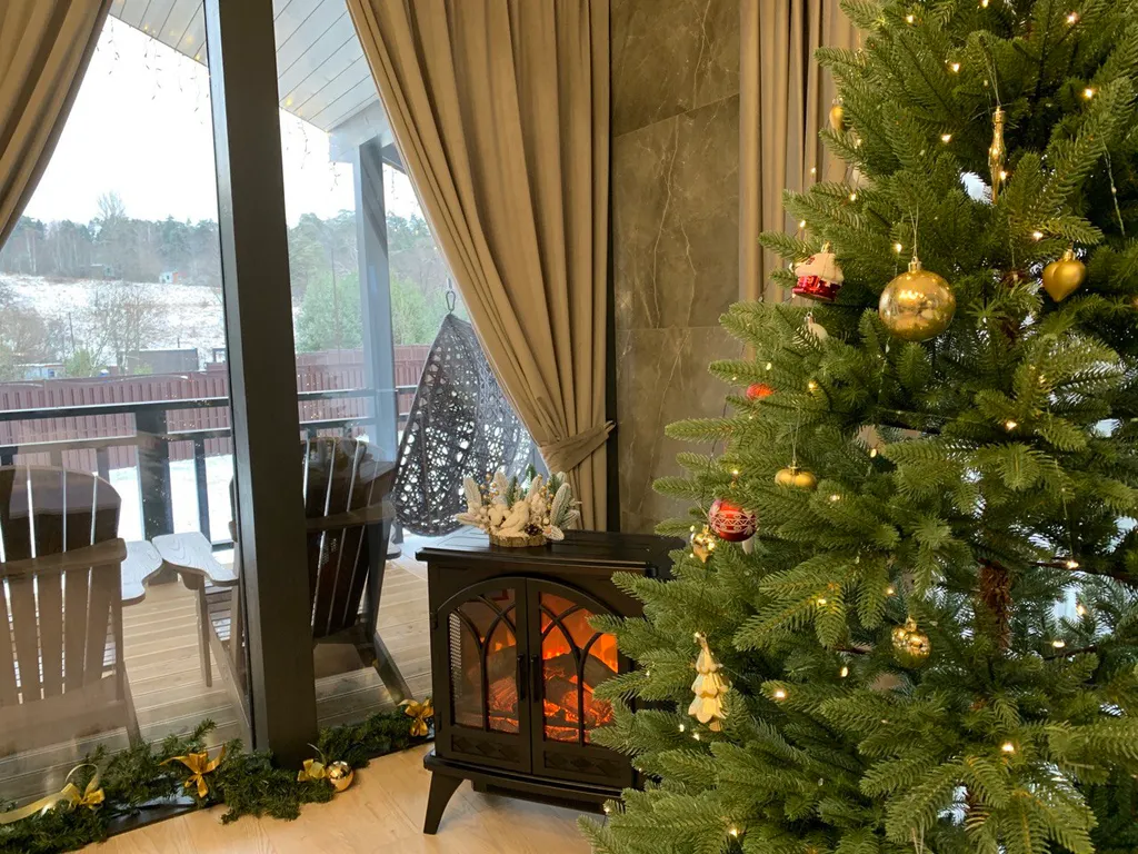 Дом под горой у реки