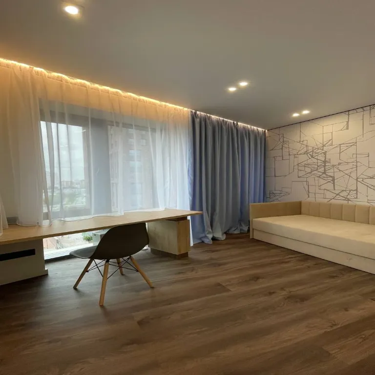 Выдающуюся квартира с дизайнерским ремонтом в центре города