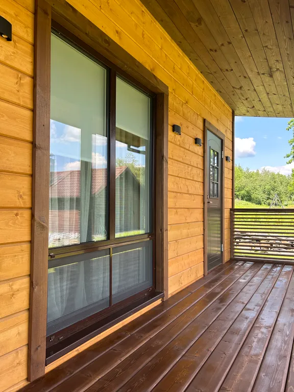 Дом на берегу реки