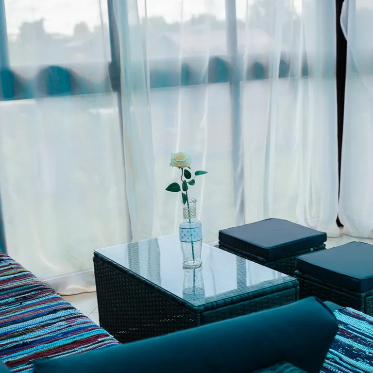 Домик прямо на берегу озера Тосканка