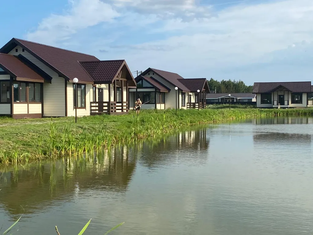 Уютный дом у озера