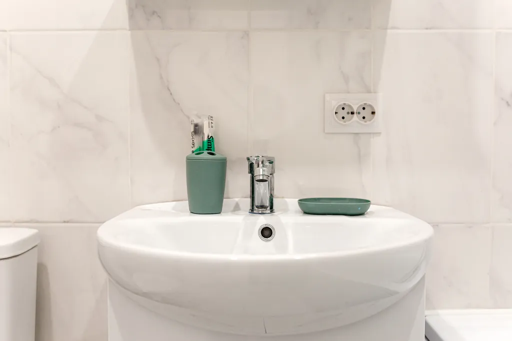 Луна в новом районе города