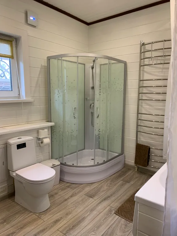 Дом у пруда