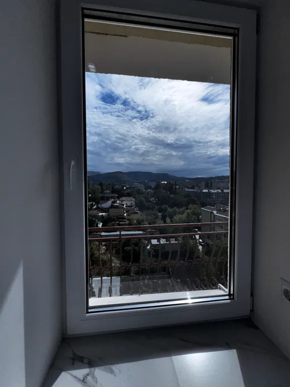 Просторная квартира с видом на горы в центре