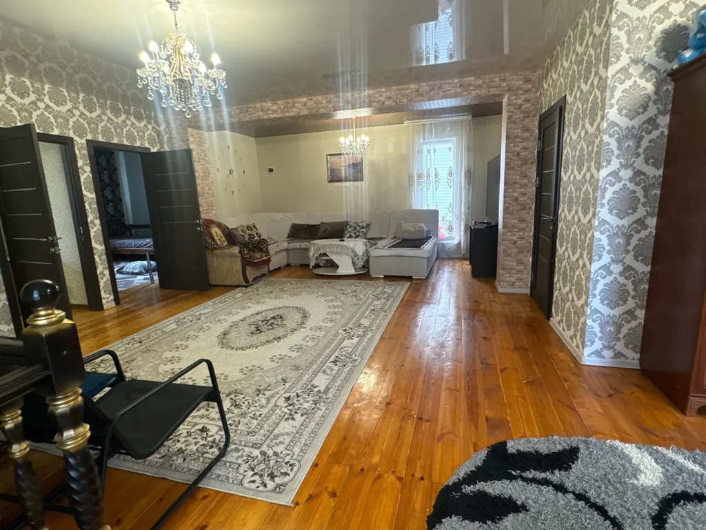 Большой и уютный дом в городе