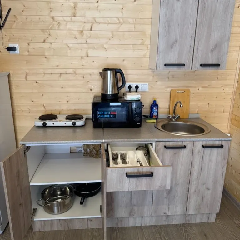 Афрейм в лесу с большой территорией