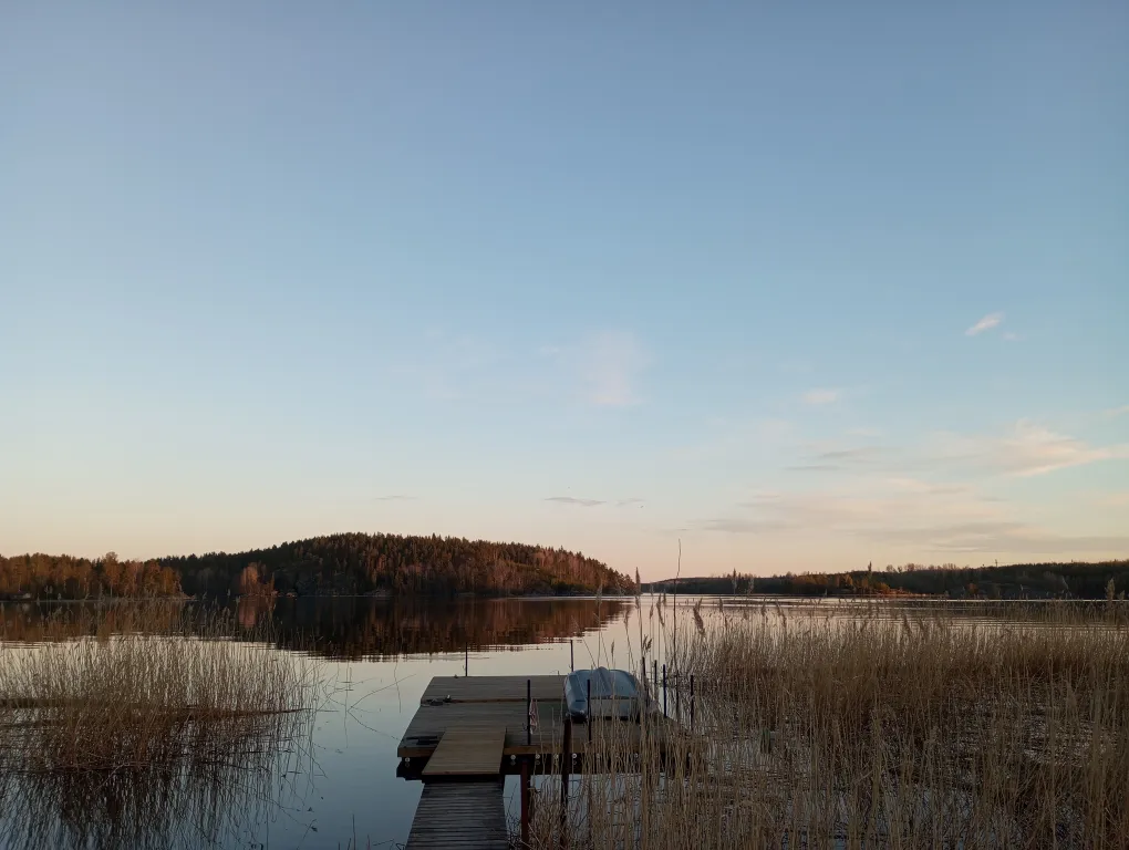 Домик у озера