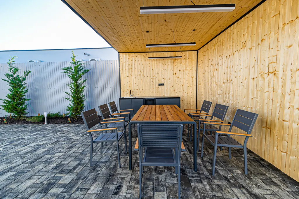 Уютный дом с теплым бассейном