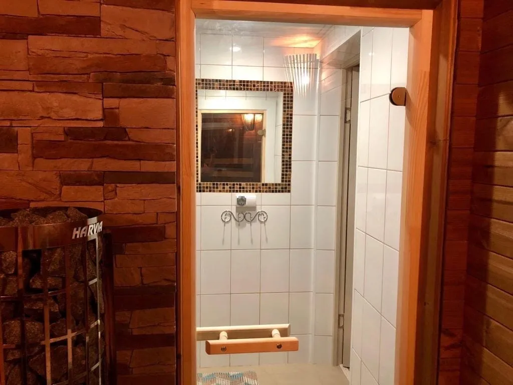 Дом на озере с сауной