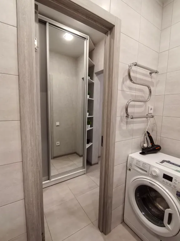 Студия с видом на город