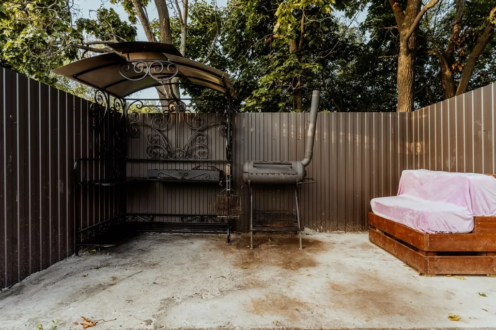 Домик у озера