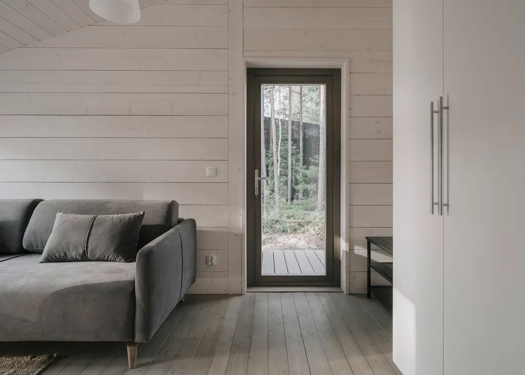 Загородный дом с просторной террасой и баней