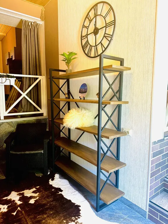 Премиальный Гостевой Дом в темных тонах с видом на горы