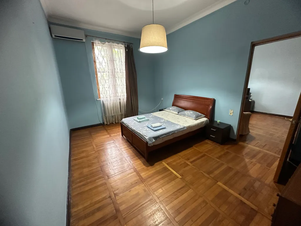 Идеально для большой компании: 105 м², высокие потолки и 360м до пляжа