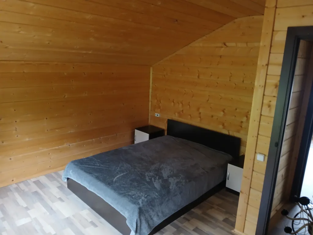 Сказочный плавучий домик в Ладожской шхере на воде