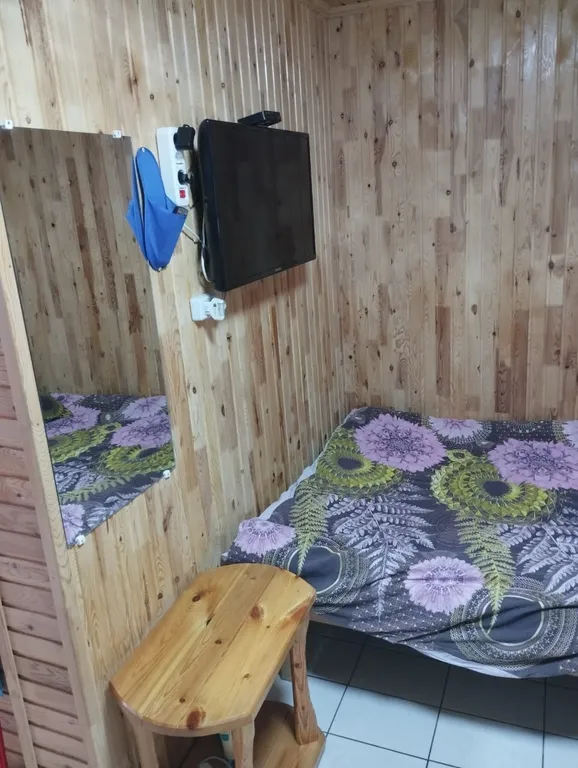 Гостевой домик вдали от берега и шума с кухней, туалетом, душем.