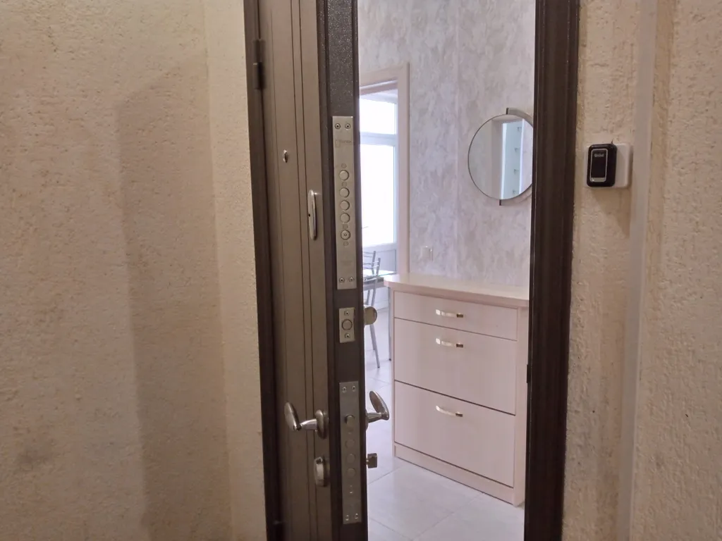 Уютная евродвушка с двумя балконами и евроремонтом