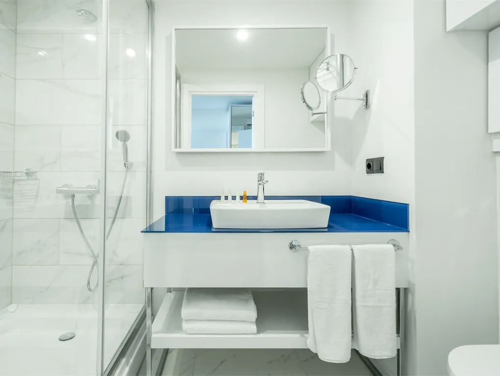 Апартаменты рядом с пляжем с видом на море и город