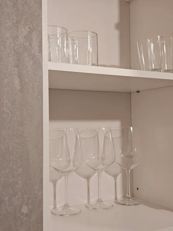 Вилла Nelli с видом на озеро и зоной барбекю среди каменной россыпи