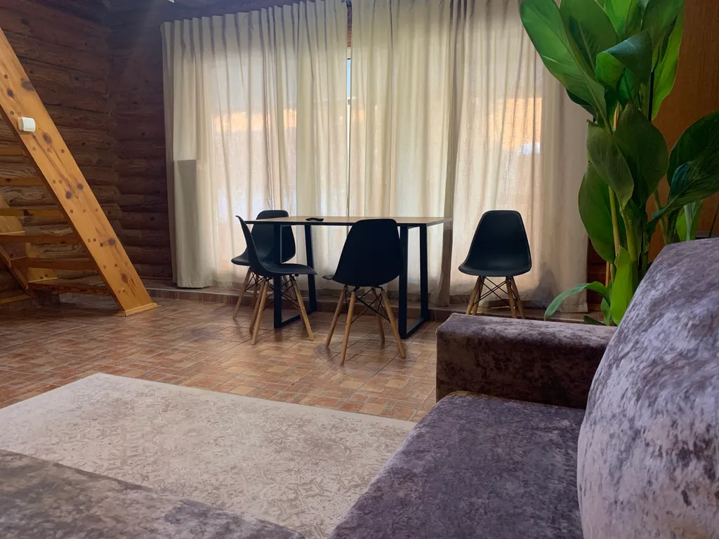 Уютный дом с можжевельником