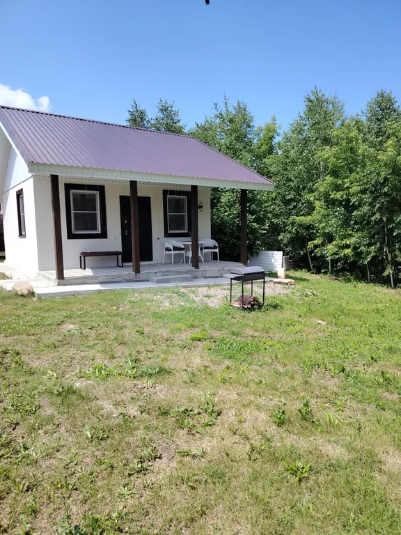 Уютный домик около озера