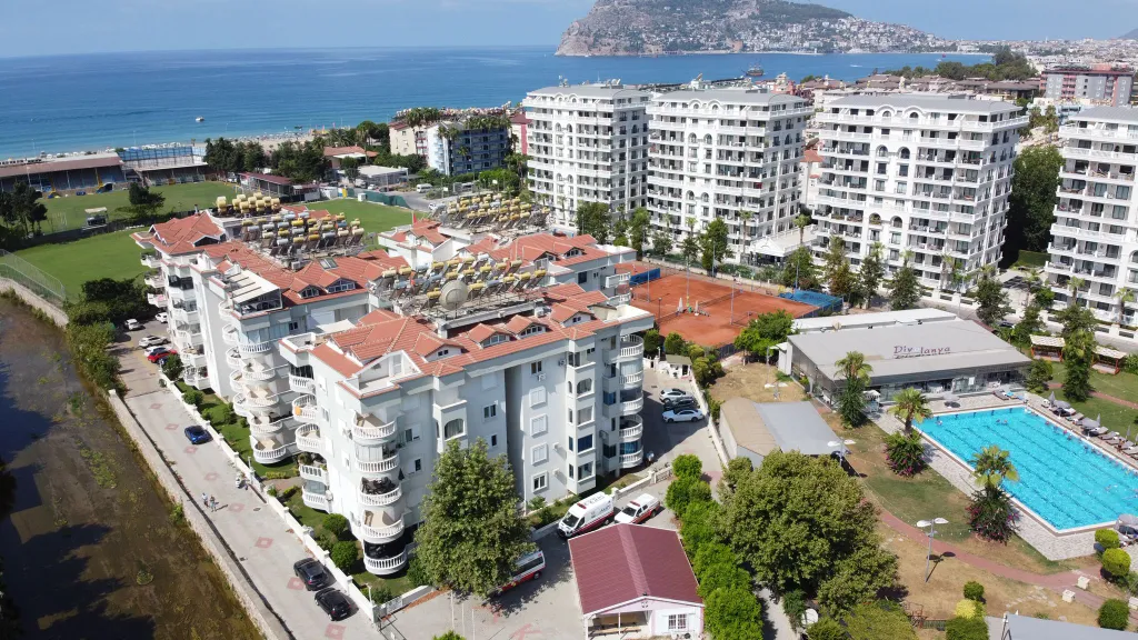 Апартаменты у моря всего в 200 метрах до пляжа с открытым бассейном