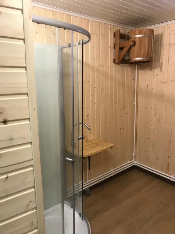 Трёхэтажный дом на берегу Волги