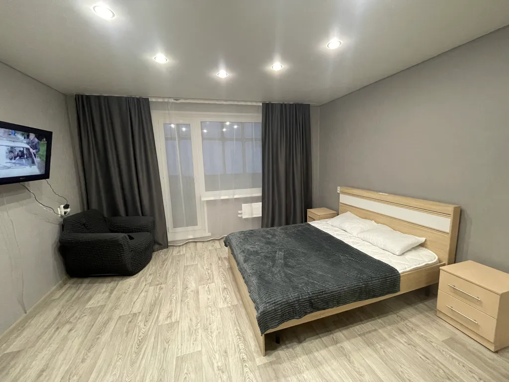 Двухкомнатная квартира рядом с аэропортом Толмачево и Экспоцентром — аренда посуточно в Обь