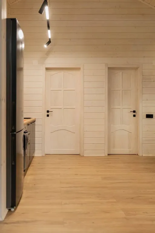 Домик в лесу с камином и баней