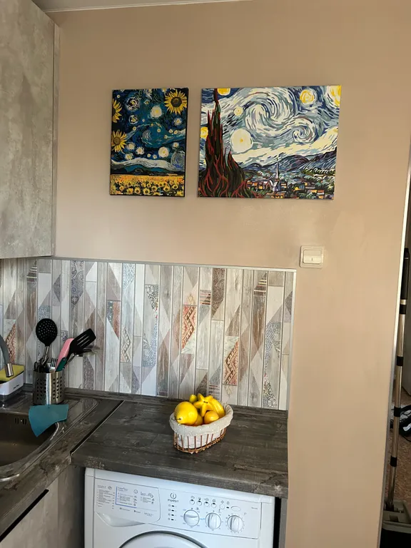 Уютная двухкомнатная квартира в тихом районе с дизайнерским ремонтом