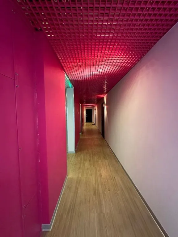 Красивая студия с видом на Золотой мост, город, море