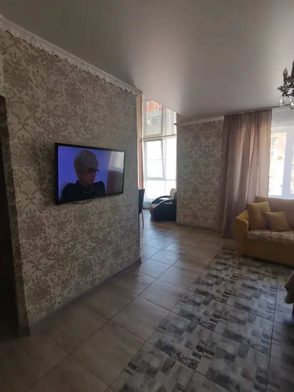 Просторная квартира-студия в Лазурном