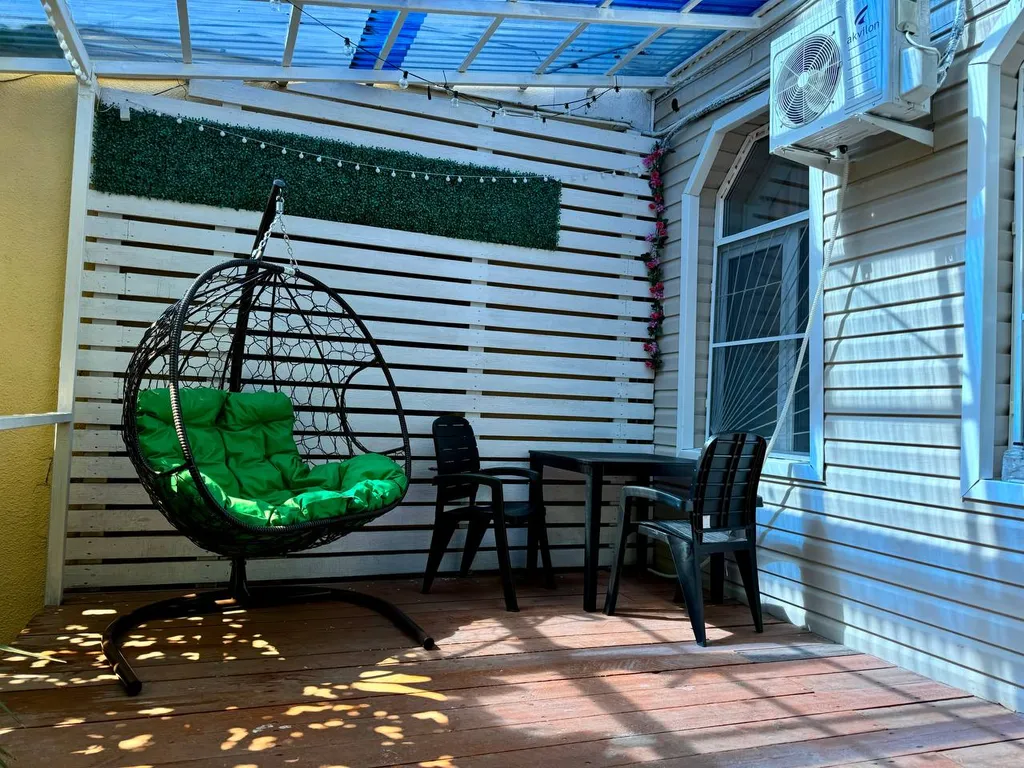 Коттедж Домик с террасой в центре — Сочи