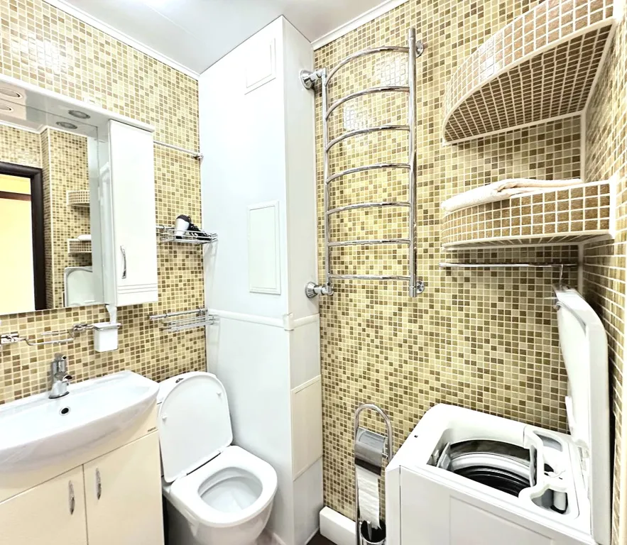 1-комнатная квартира с балконом и видом на реку рядом с Кузбасс-Арена