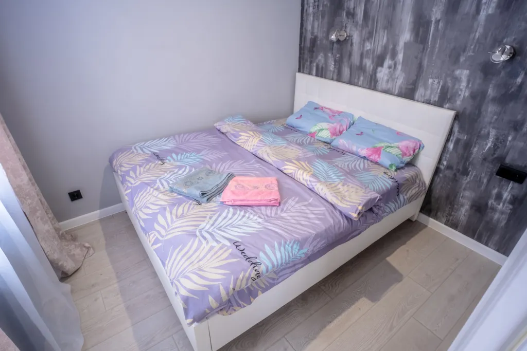 Евротрешка рядом с парком