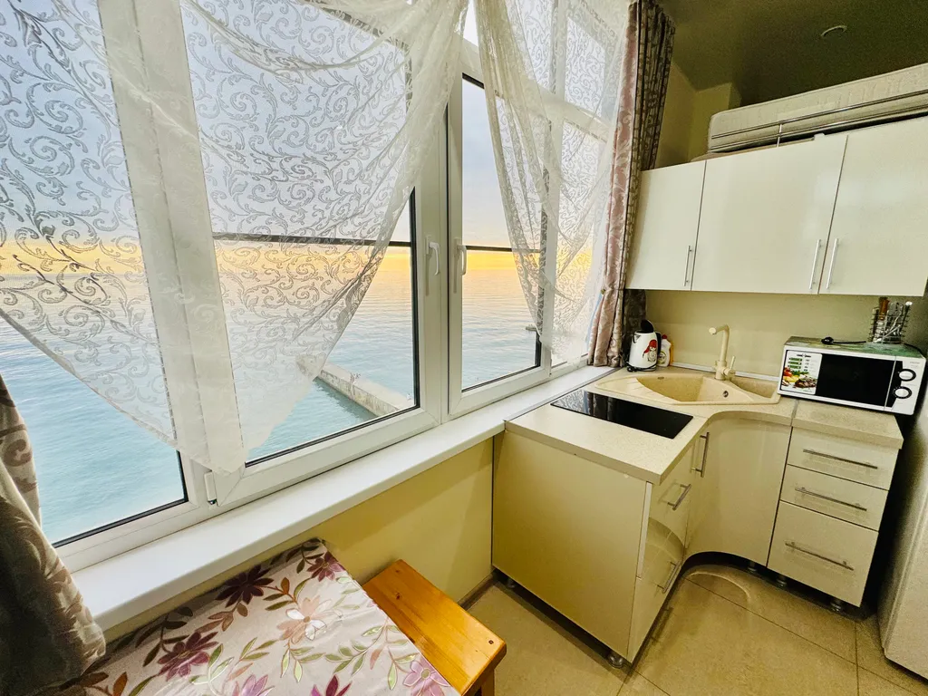 Солнечная квартира с видом на море