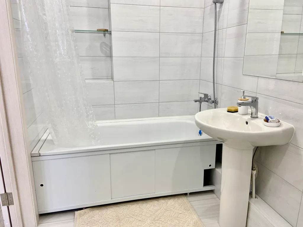 В новом доме просторная студия, до центра 5 минут