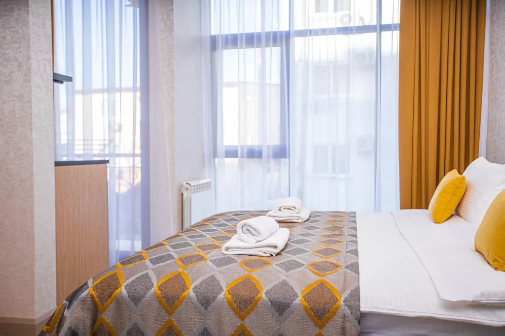 Полулюкс с панорамным застеклением и балконом для 2 гостей