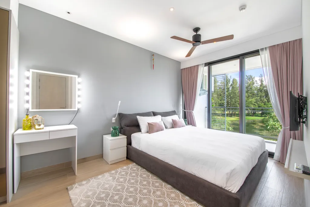 Три спальни с видом на море и озеро