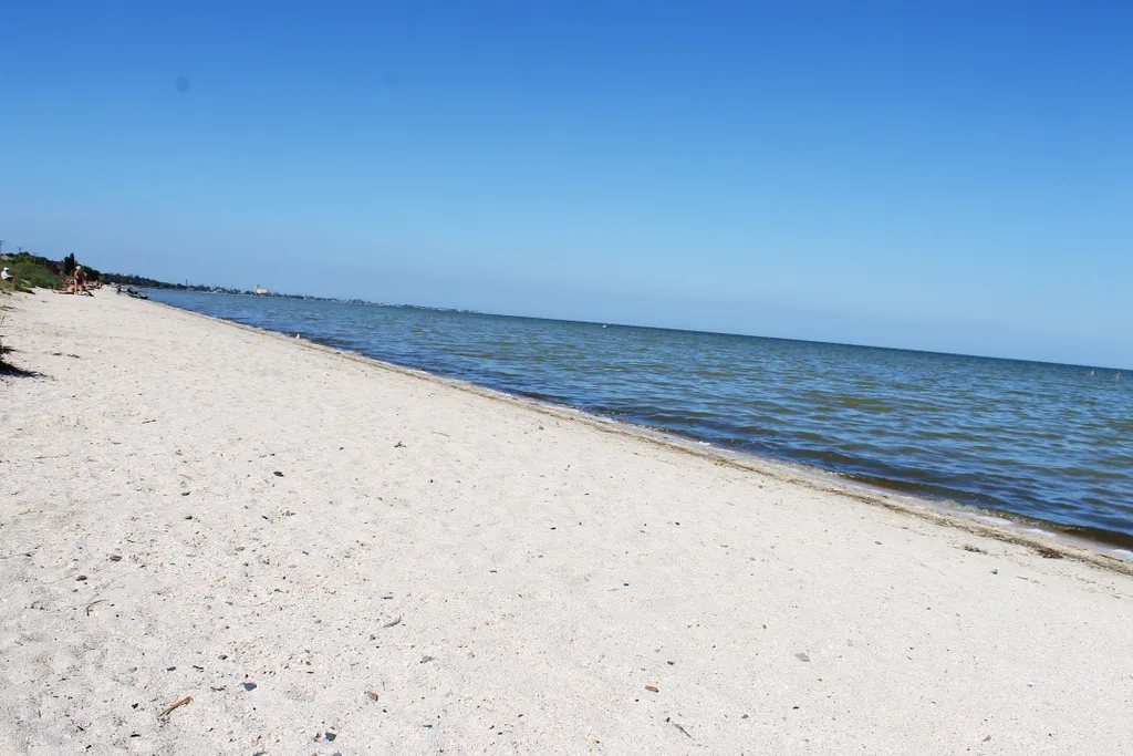 Квартира Номера на Пляже, квартира - студия с кухней 150/1, до берега 40 метров — Ейск