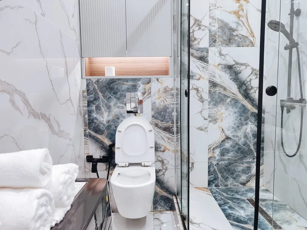 Стильная дизайнерская квартира в центре Левого берега