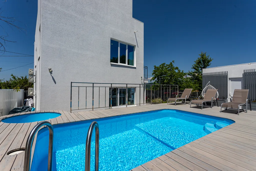 Дом для отдыха с бассейном и банным комплексом