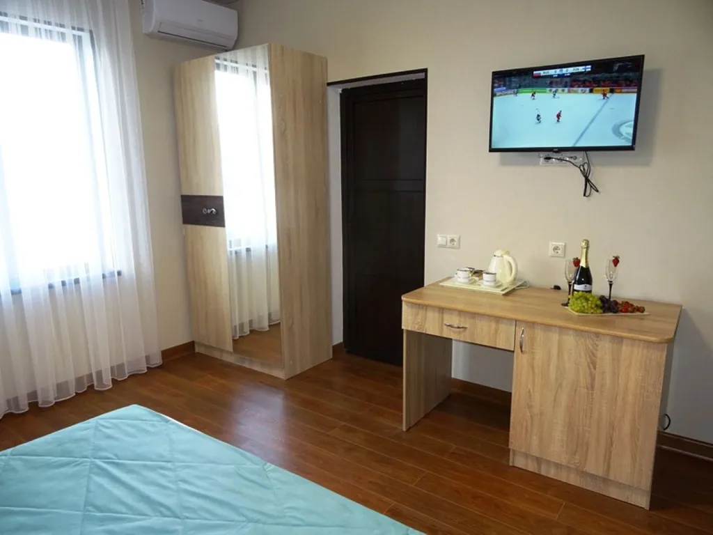 Трехместный улучшенный номер без балкона