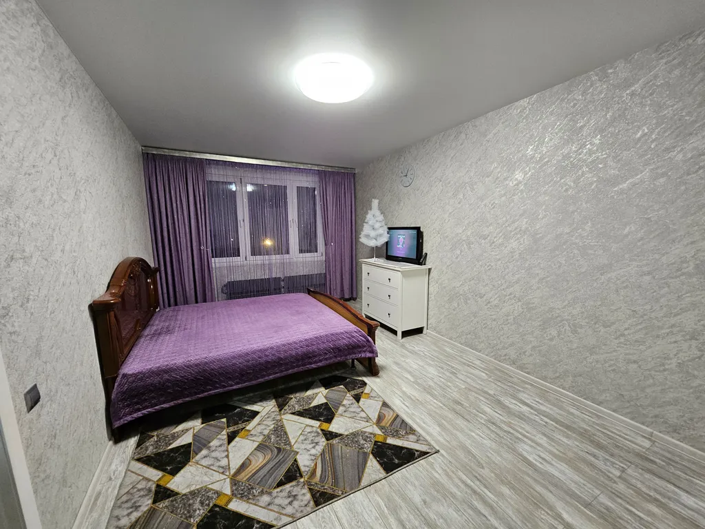 Квартира с лоджией возле станции в центре города